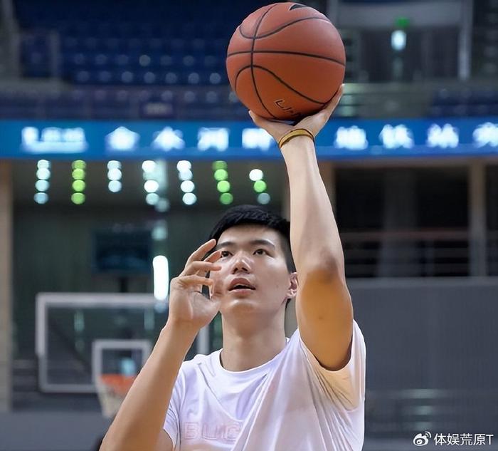 瓯越暴熊队对阵燕赵雪豹队，板球淘汰赛惊险晋级，内线统治篮板——重拾自信的夜晚的简单介绍